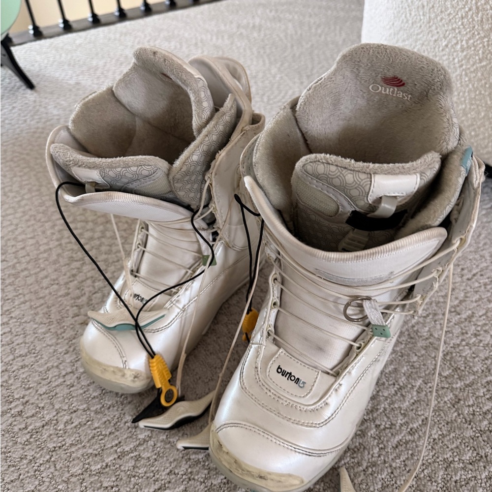 White Snowboard Boots with Outlast Technology